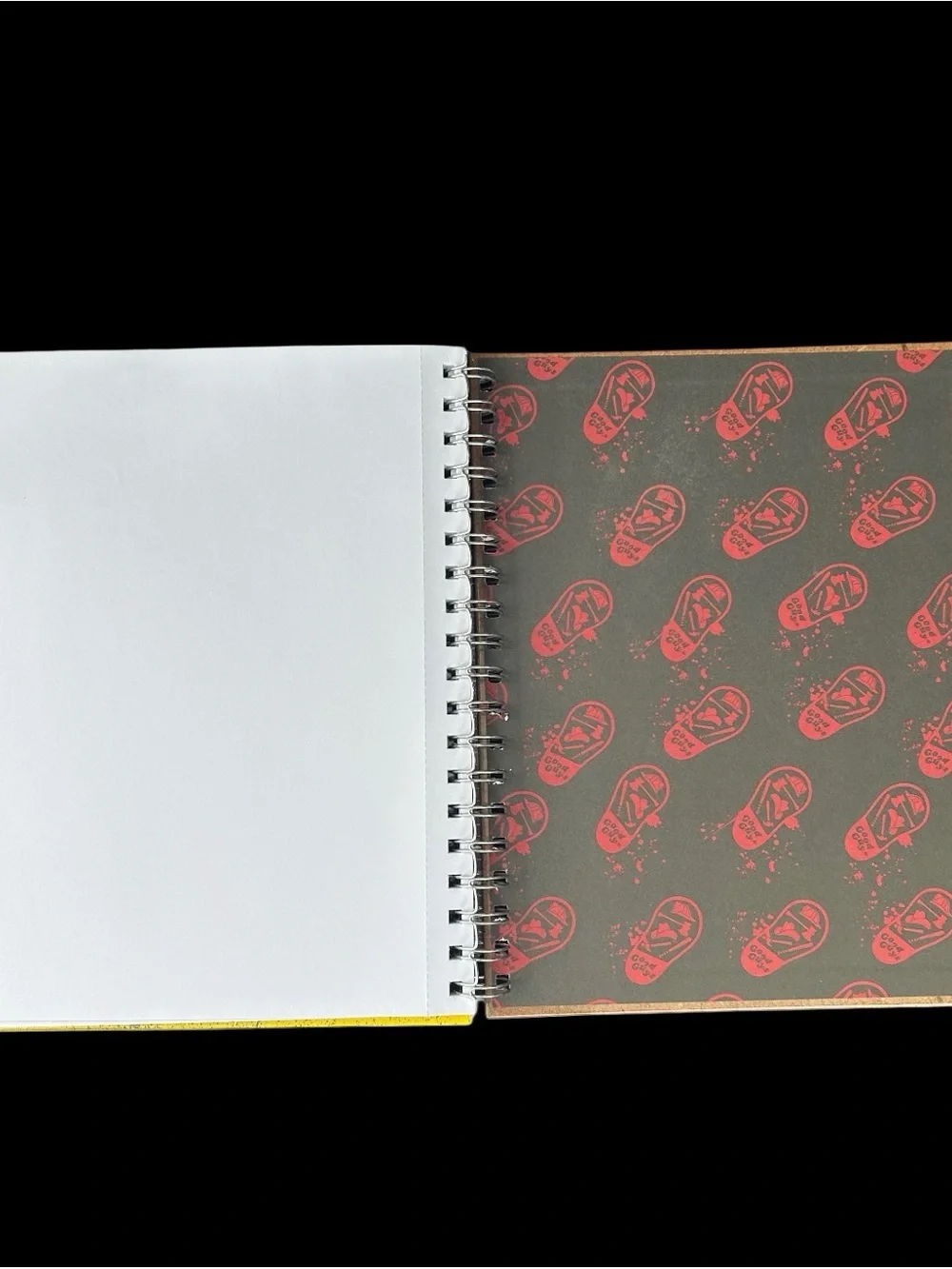 Chucky Sketchbook Set With 5 Color Pencils Horror Halloween Spiral Bound New